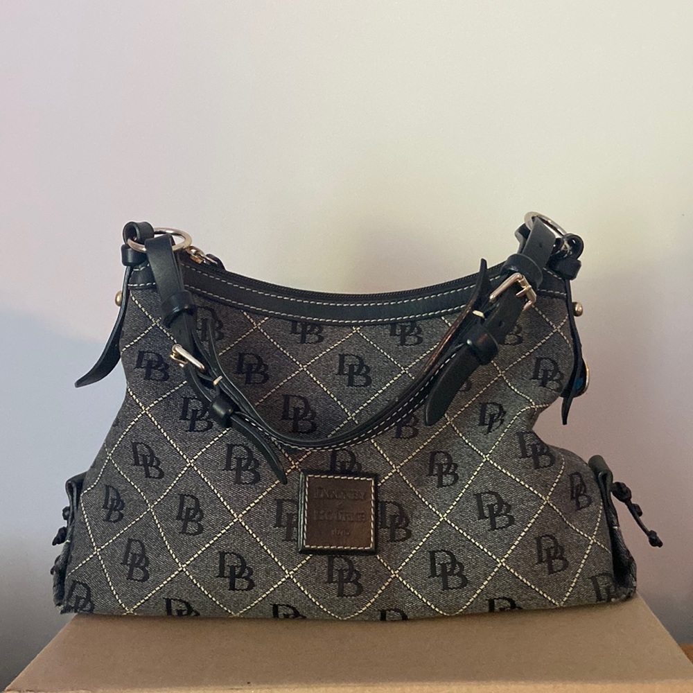 Dooney & Bourke shoulder purse